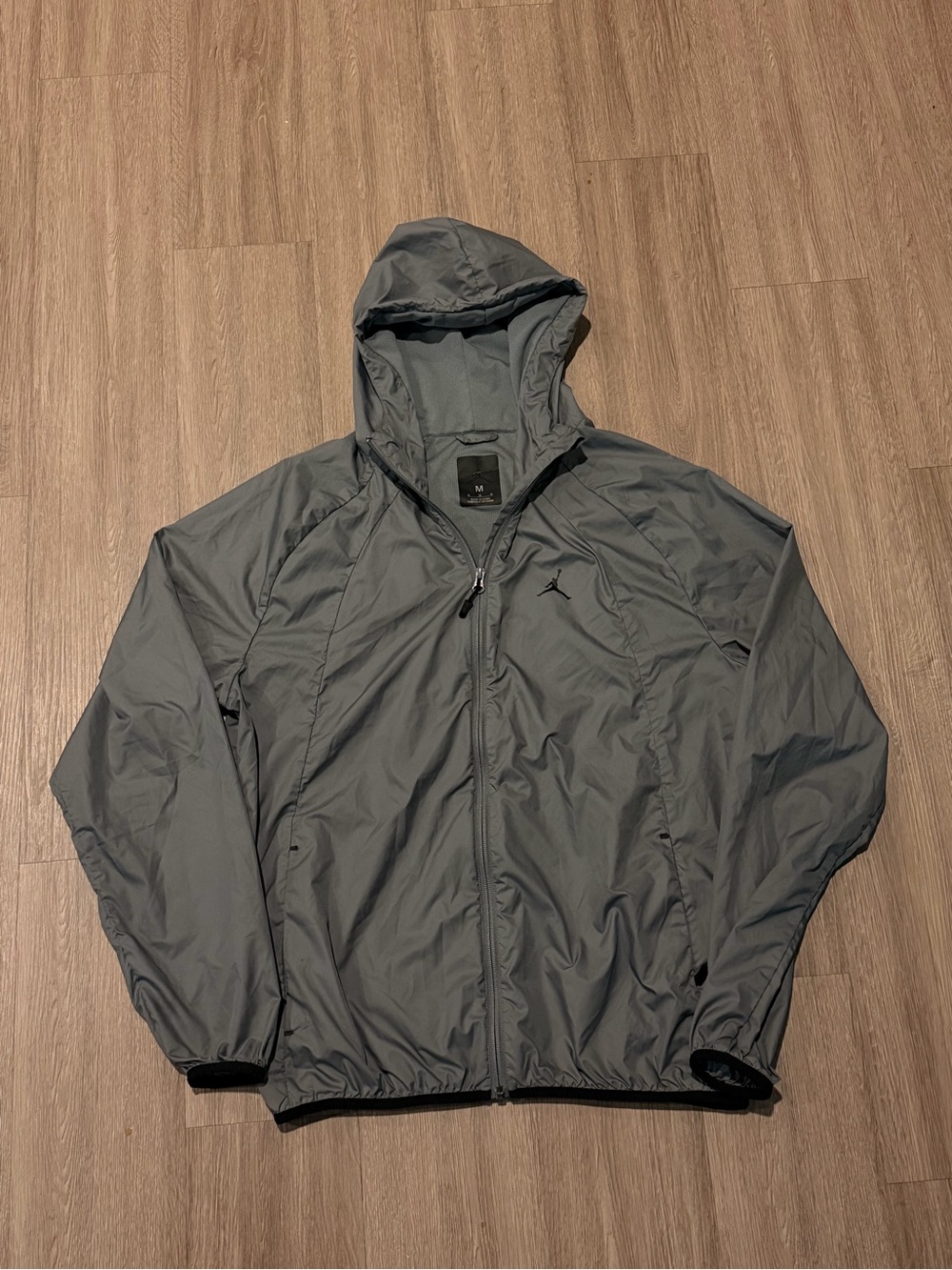 Air Jordan Men's Full Zip Windbreaker Hoodie Size M Gray 
Good Condition-small s